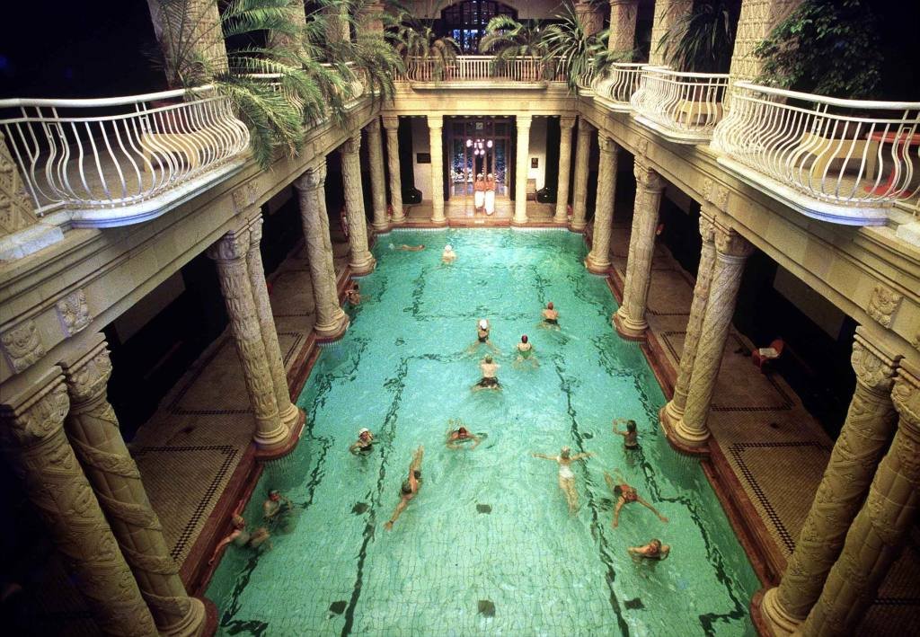 Piscina no hotel Gellert