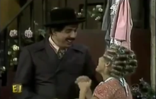 Dona Florinda e Professor Girafales cantam o hino do Santos