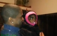 Menina fica confusa ao conhecer irmão gêmeo do seu pai